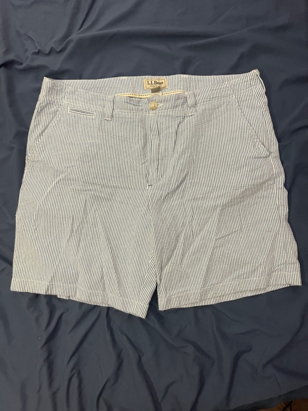 L.L. Bean Men's Seersucker Flat-Front Shorts in Blue and White